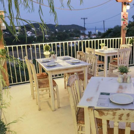 Zorbas Family House Hotel Troulos Exterior foto