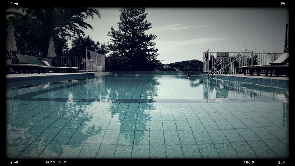 Zorbas Family House Hotel Troulos Exterior foto